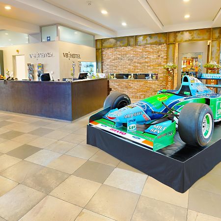 V8 Hotel Classic Motorworld Region Stuttgart Böblingen Exterior foto