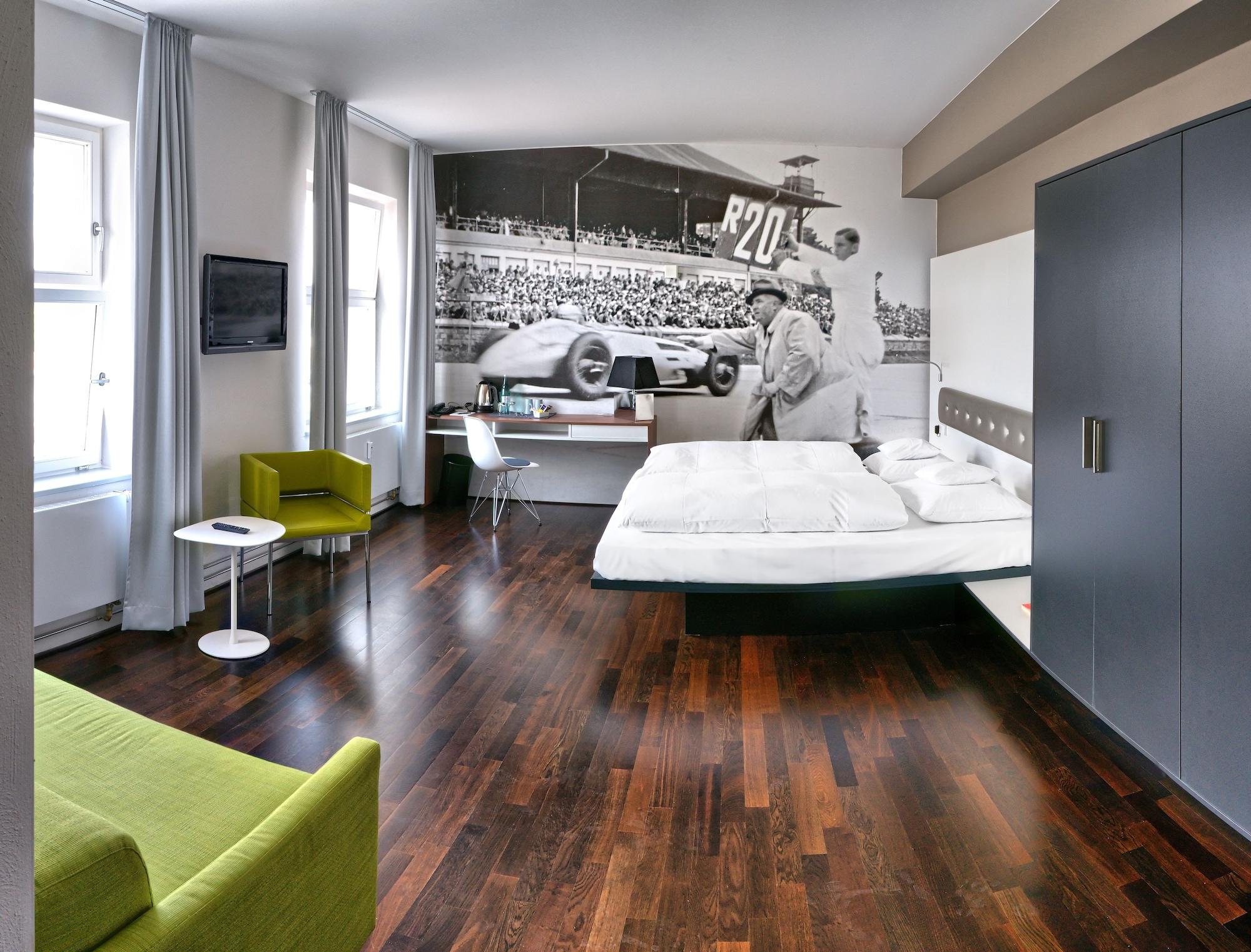 V8 Hotel Classic Motorworld Region Stuttgart Böblingen Exterior foto