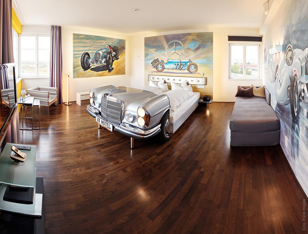V8 Hotel Classic Motorworld Region Stuttgart Böblingen Exterior foto